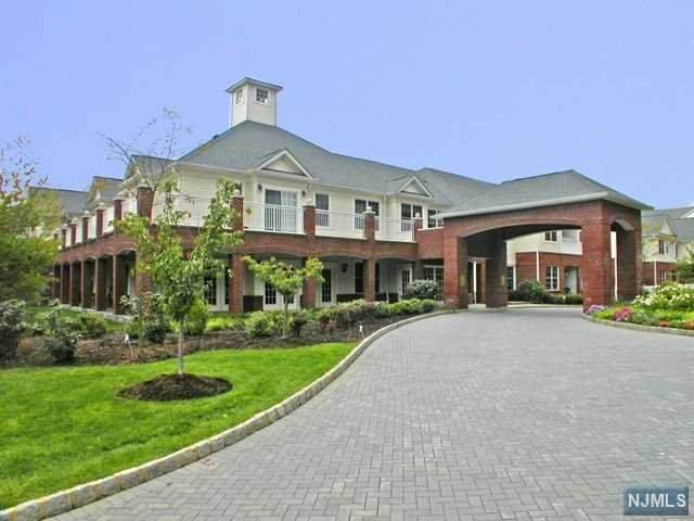 100 Ridgewood Road - Photo 1