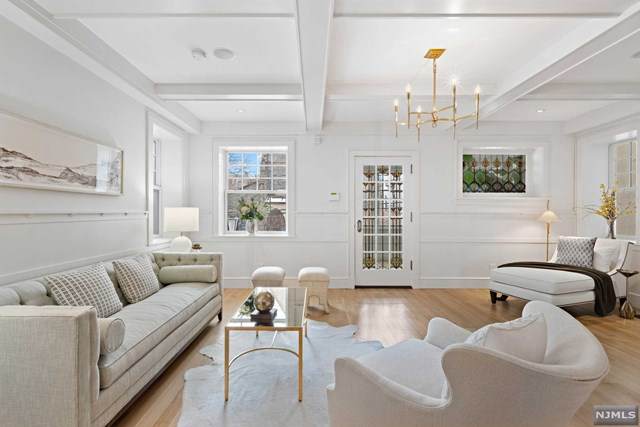 819 Hudson Street - Photo 1