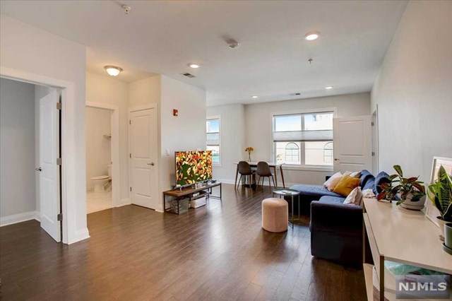 1901 Summit Avenue - Photo 1