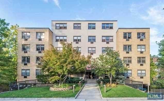 300 Lookout Avenue - Photo 1