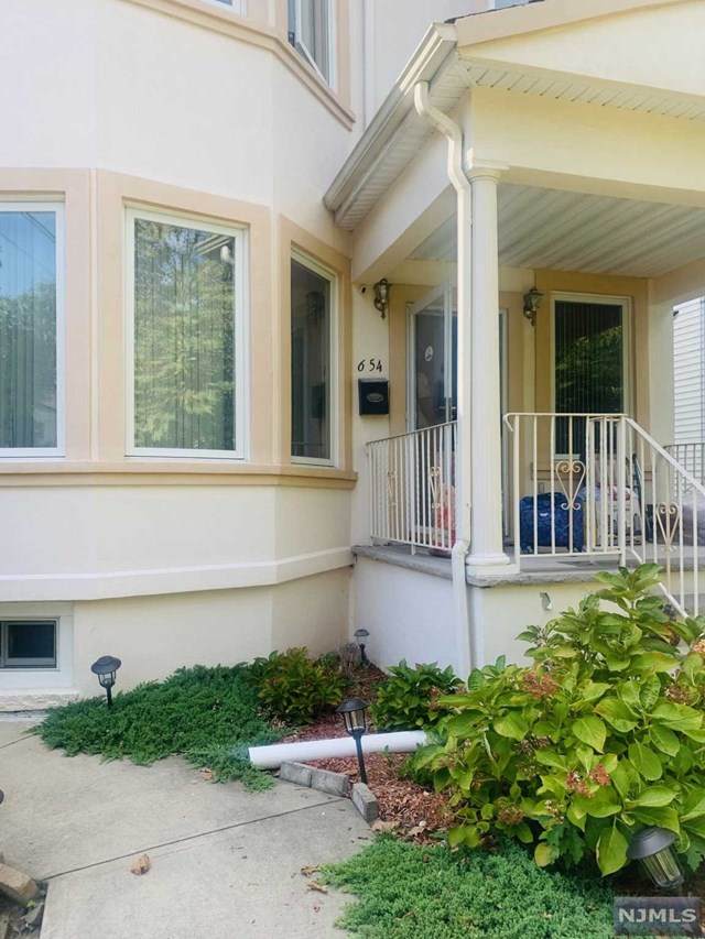 654 28th Street - Photo 1