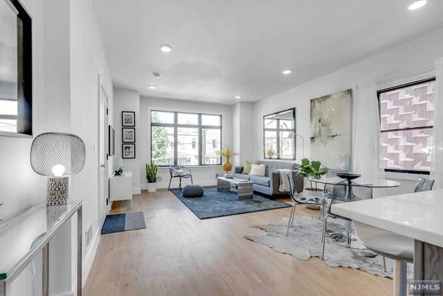 109 Poplar Street - Photo 1