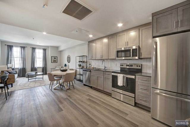 548 Franklin Avenue - Photo 1