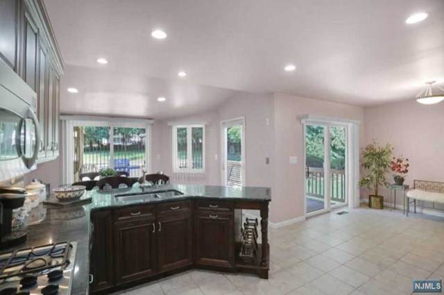 686 Wicklow Way - Photo 1