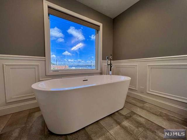 137 Hudson Cove - Photo 1