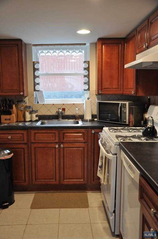 406 Lincoln Avenue - Photo 1