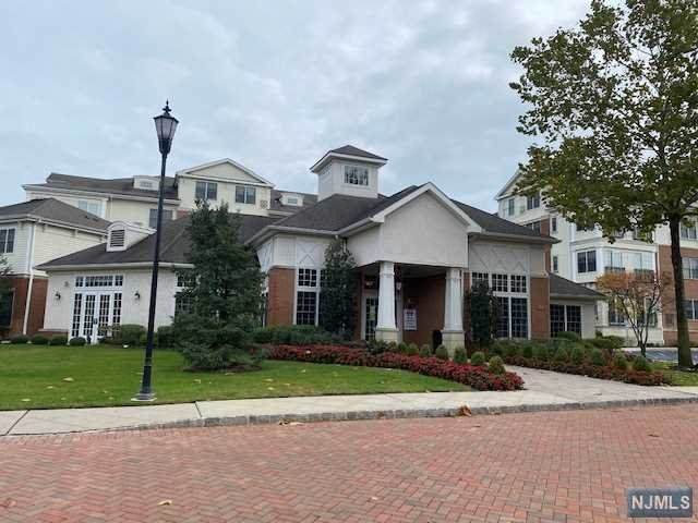 2116 The Plaza - Photo 1