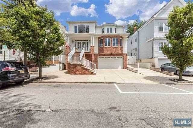33 36th Street - Photo 1