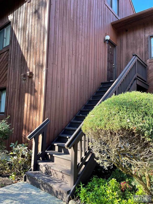 6 Sunrise Drive - Photo 1