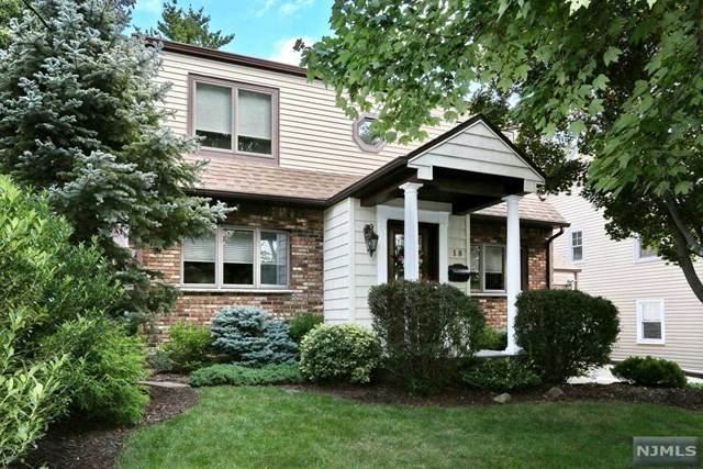18 Grant Avenue - Photo 1
