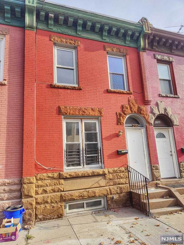 254 19th Street - Photo 1