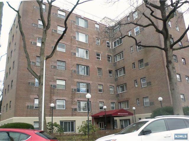 2345 Linwood Avenue - Photo 1