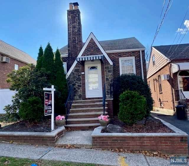 438 Park Avenue - Photo 1