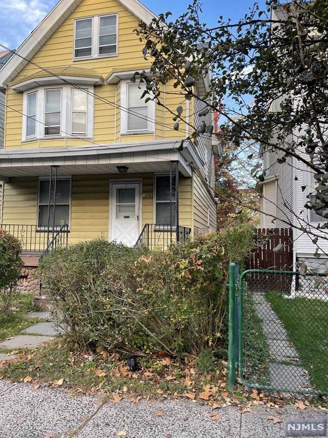 129 Essex Avenue - Photo 1