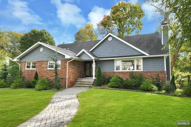 375 Queens Court - Photo 1