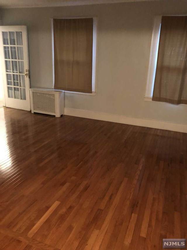 704 Linden Avenue - Photo 1