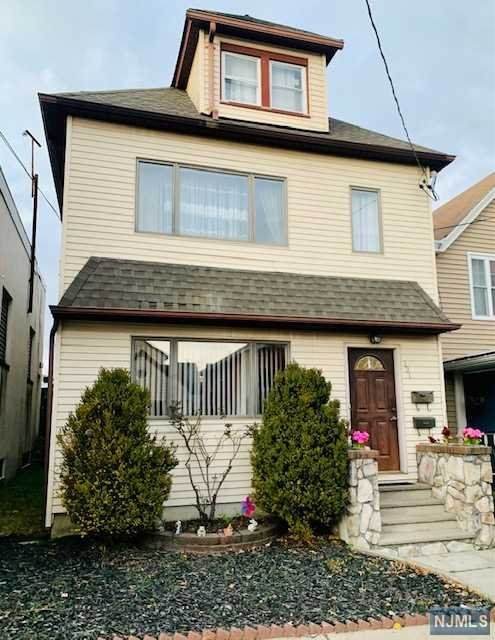 131 Semel Avenue - Photo 1