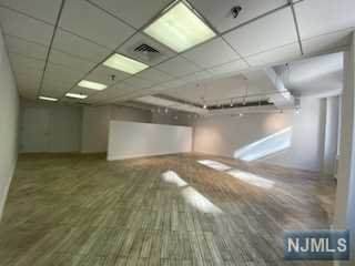 385 Fifth Avenue - Photo 1