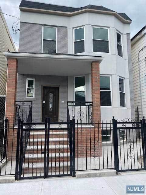 71 Irving Street - Photo 1