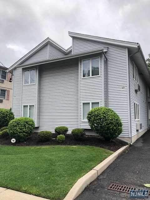 15 Crest Street - Photo 1