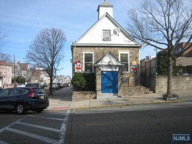 139 Bergen Avenue - Photo 1