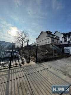 200 Montclair Avenue - Photo 1