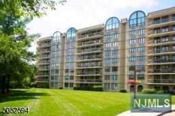 10 Smith Manor Boulevard - Photo 1