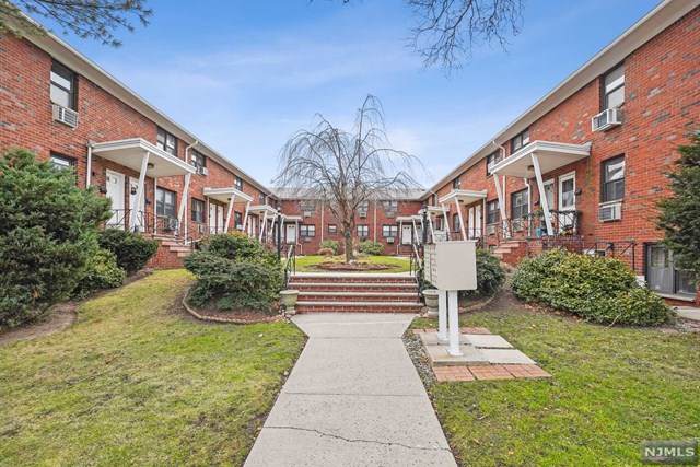 132 Myrtle Avenue - Photo 1