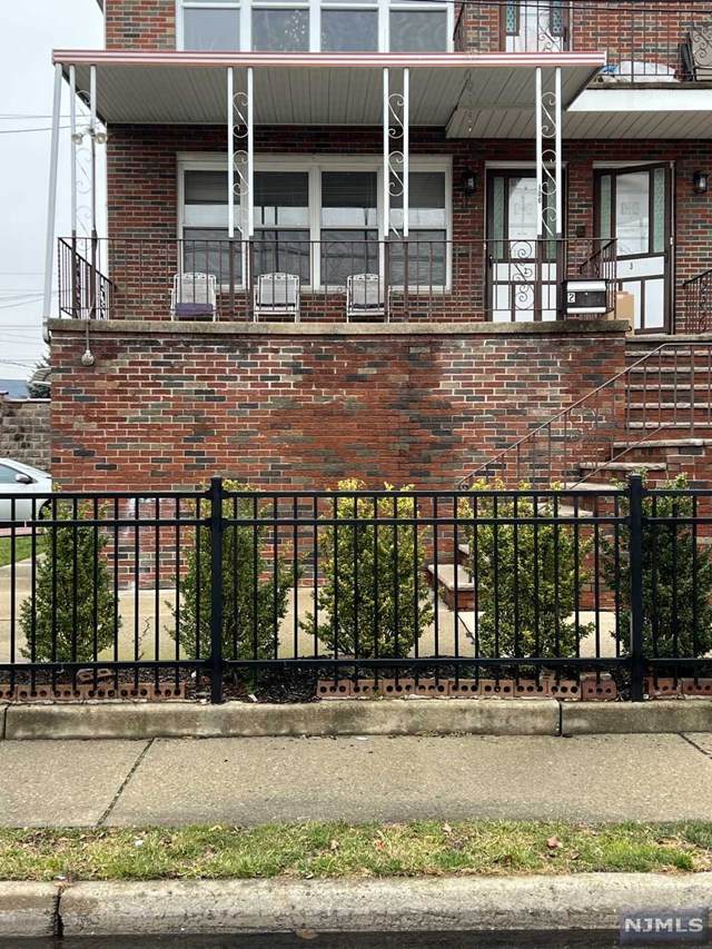 100 Troast Street - Photo 1