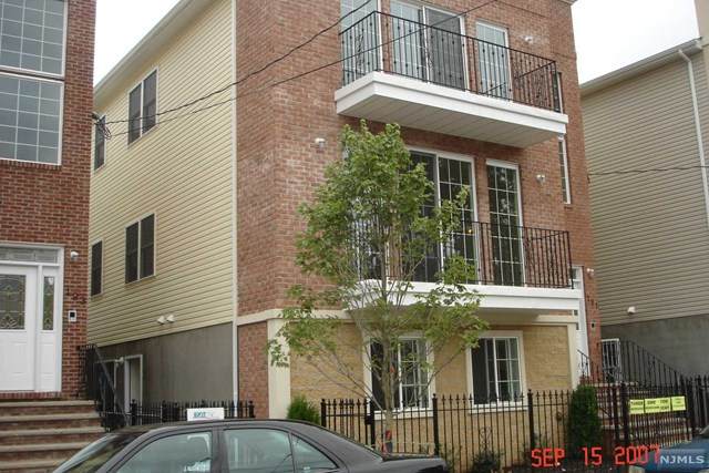 191 Manchester Place - Photo 1