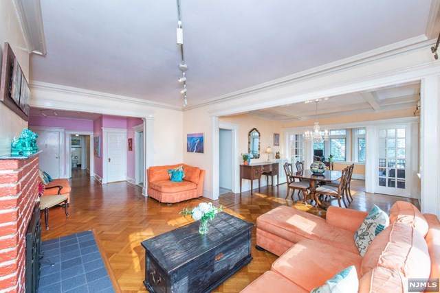 61 Fullerton Avenue - Photo 1
