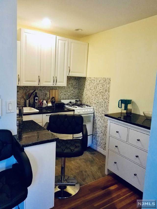 400 Fairview Avenue - Photo 1