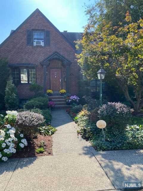 83 Rollins Avenue - Photo 1