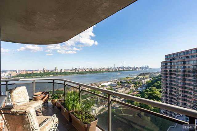 100 Carlyle Drive - Photo 1