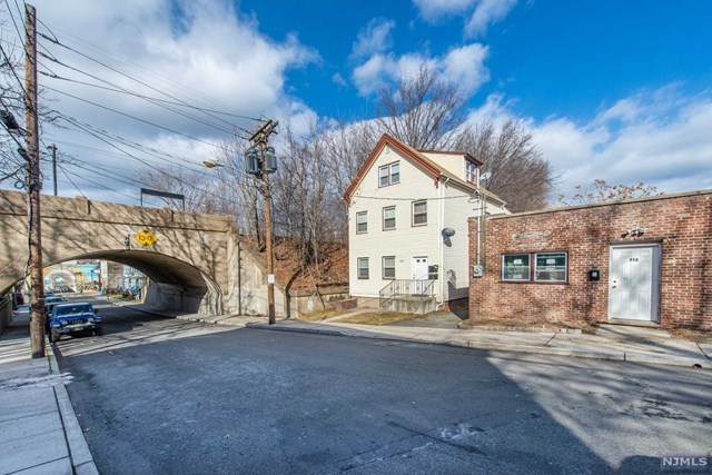 513 Stetson Street - Photo 1