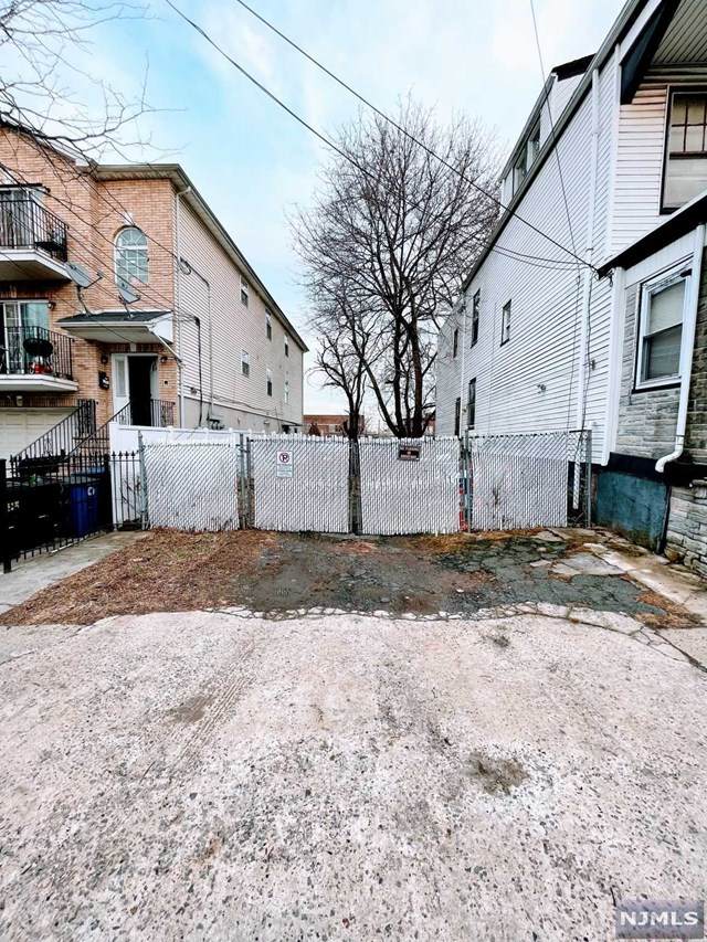 19 5th Street - Photo 1