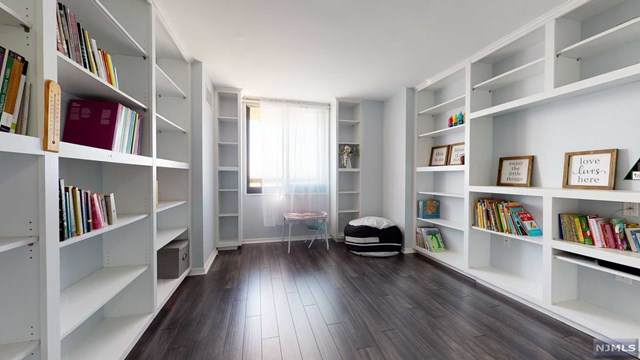 1202 Harmon Cove Tower - Photo 1