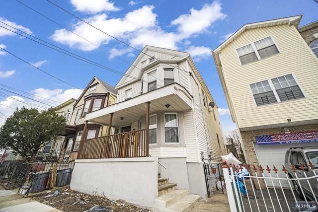 16 End Terrace - Photo 1