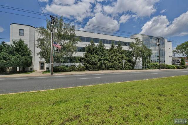 15-01 Broadway - Photo 1