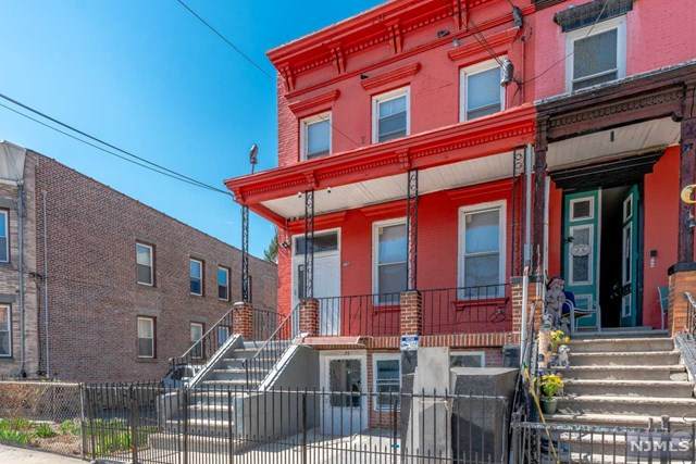 75 Giles Avenue - Photo 1