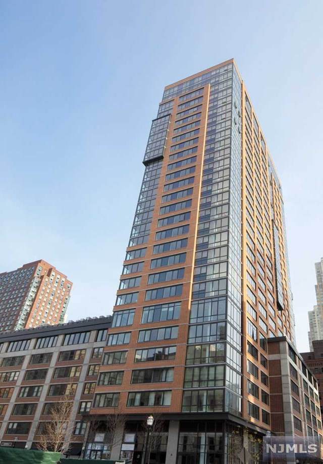 10 Provost Street - Photo 1