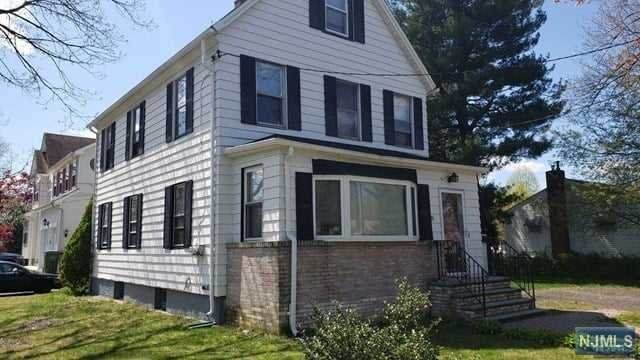 31 Morris Avenue - Photo 1