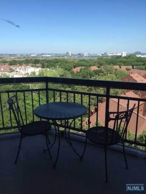 919 Harmon Cove Tower - Photo 1