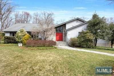 5 Esther Court - Photo 1