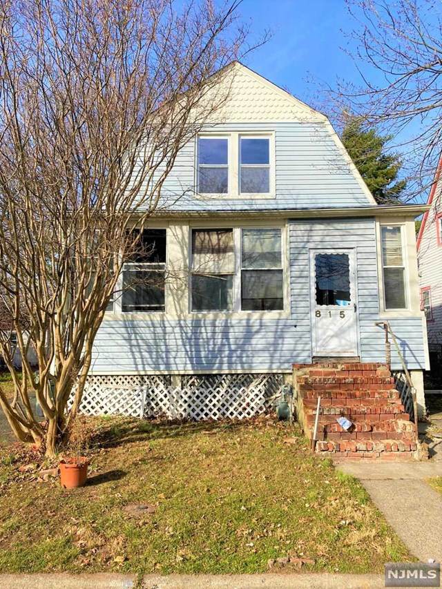815 Essex Avenue - Photo 1