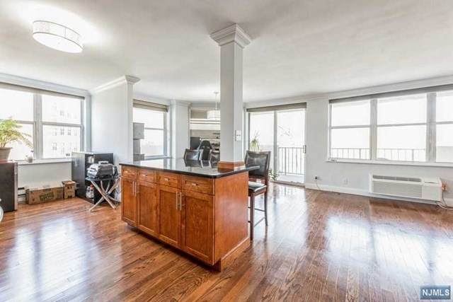 200 Grand Cove Way - Photo 1