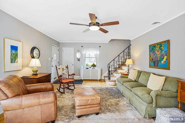 32 Martin Terrace - Photo 1