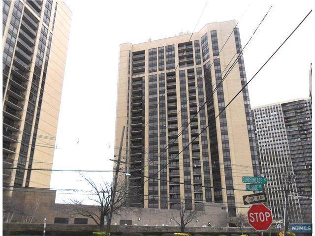 800 Palisade Avenue - Photo 1