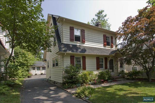213 Hickory Avenue - Photo 1