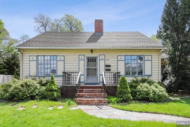 594 Oak Avenue - Photo 1